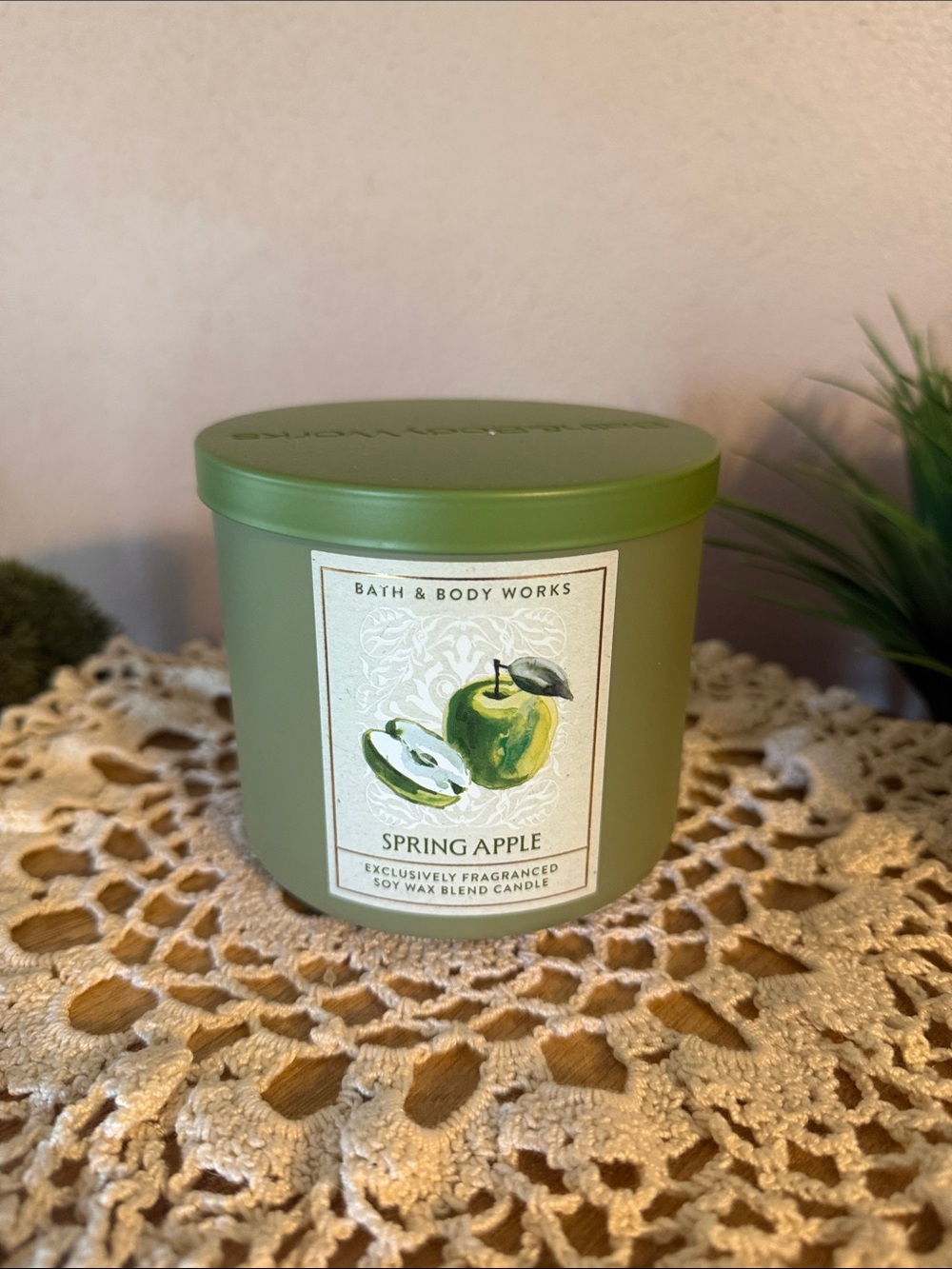 Bath & Body Works Spring Apple Candle — Light Green